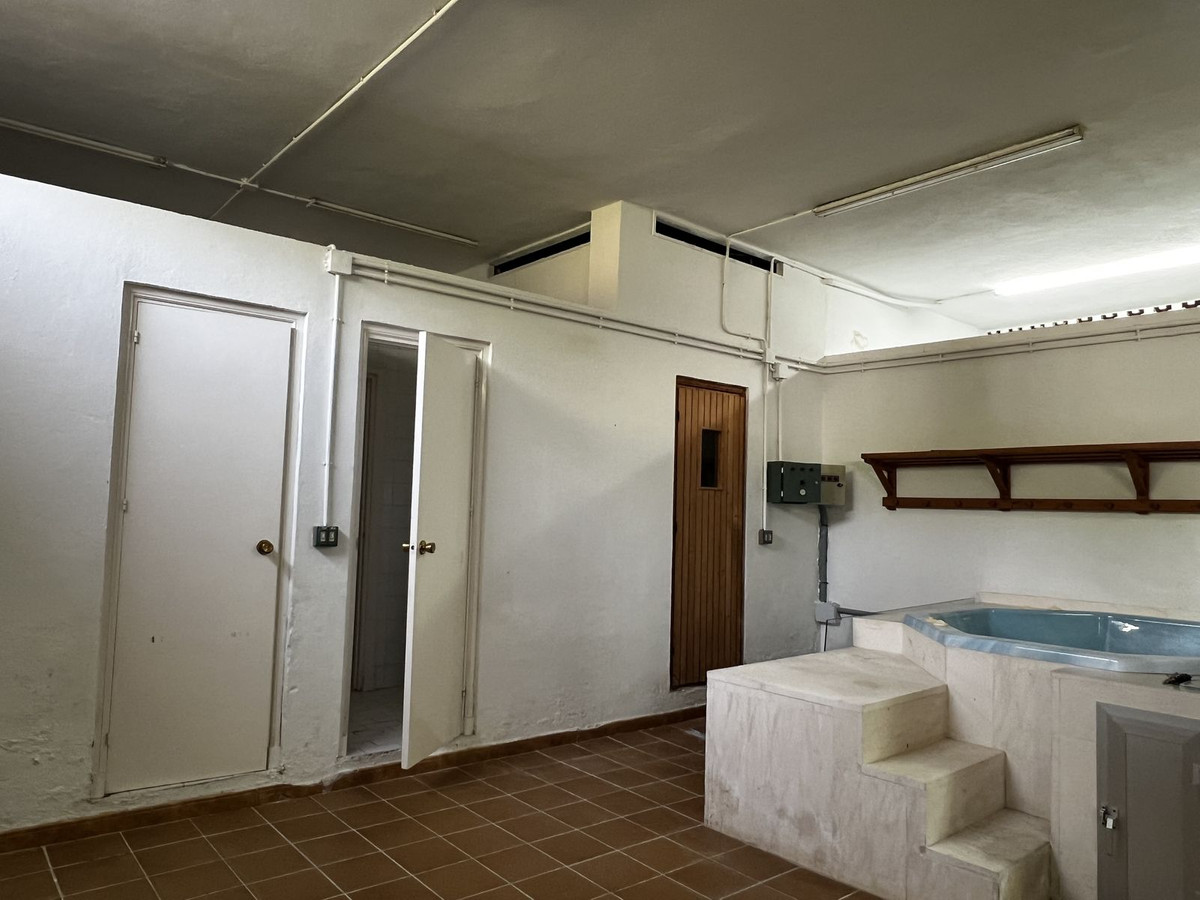 5 Bed Townhouse for sale in Estepona Costa Del Sol, Málaga, Spain