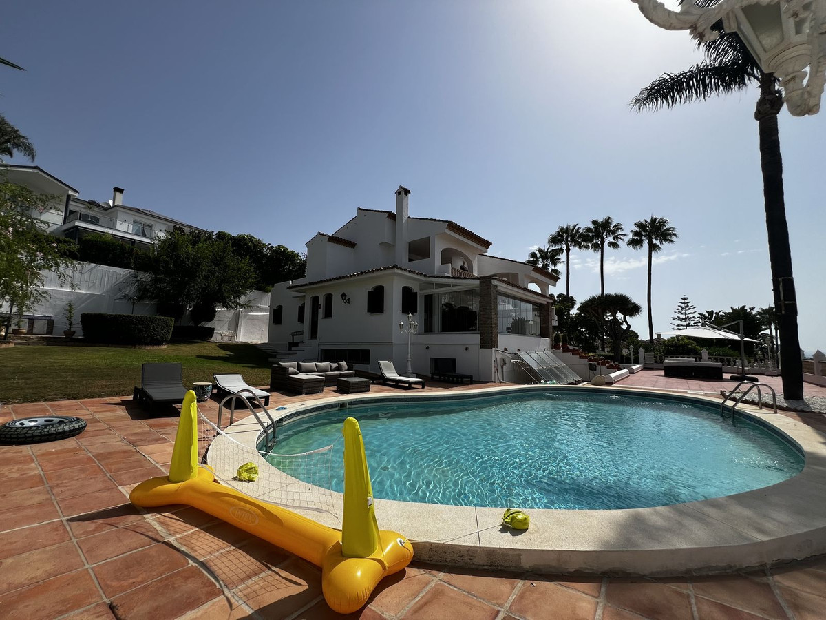 5 Bed Townhouse for sale in Estepona Costa Del Sol, Málaga, Spain