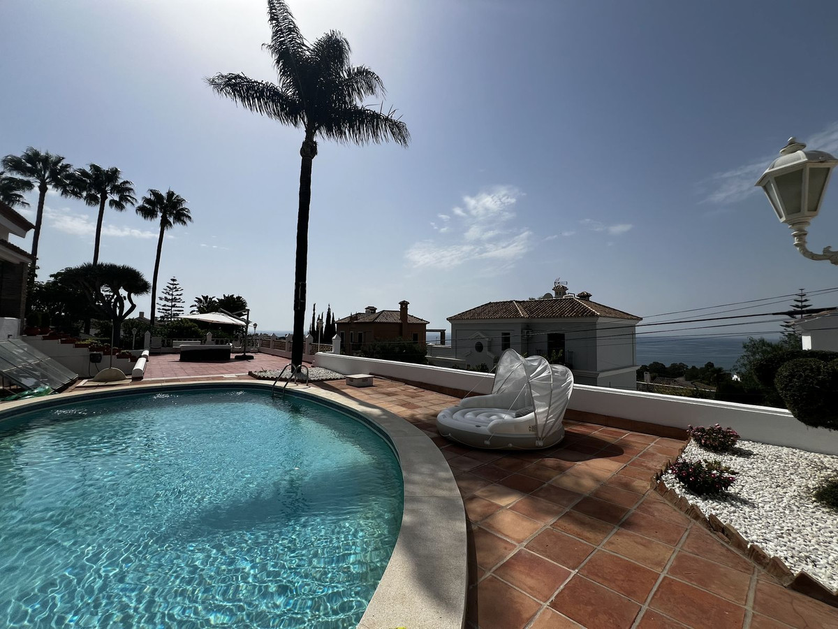 5 Bed Townhouse for sale in Estepona Costa Del Sol, Málaga, Spain
