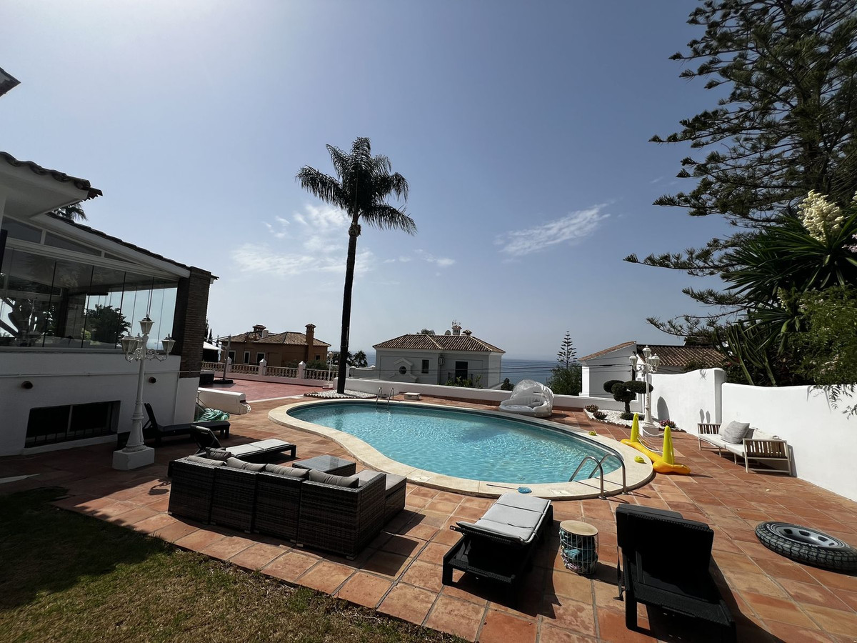 5 Bed Townhouse for sale in Estepona Costa Del Sol, Málaga, Spain
