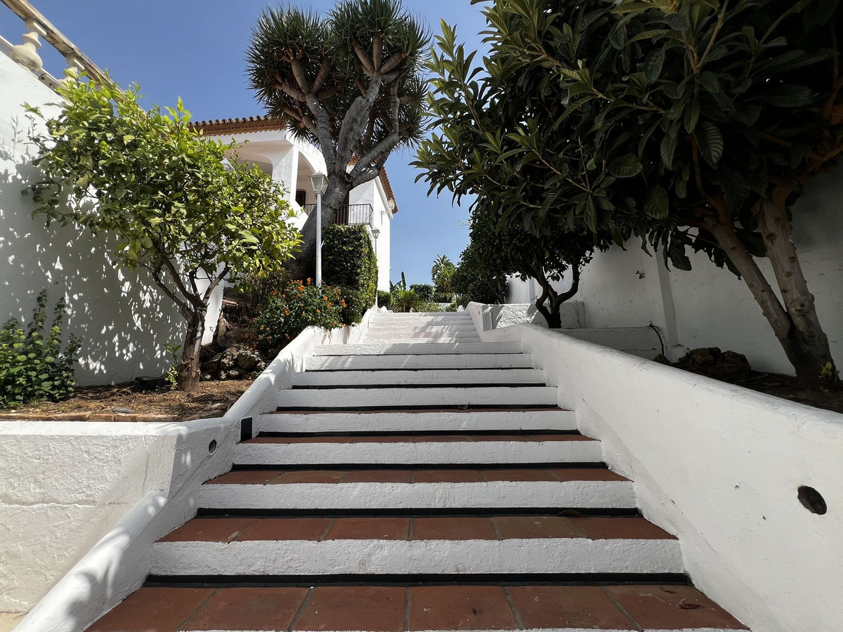 5 Bed Townhouse for sale in Estepona Costa Del Sol, Málaga, Spain