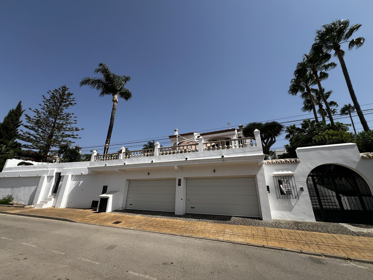 5 Bed Townhouse for sale in Estepona Costa Del Sol, Málaga, Spain