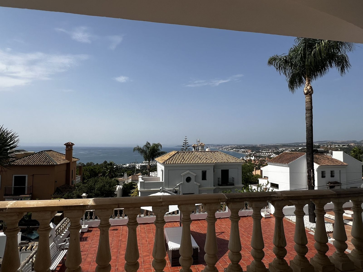 5 Bed Townhouse for sale in Estepona Costa Del Sol, Málaga, Spain