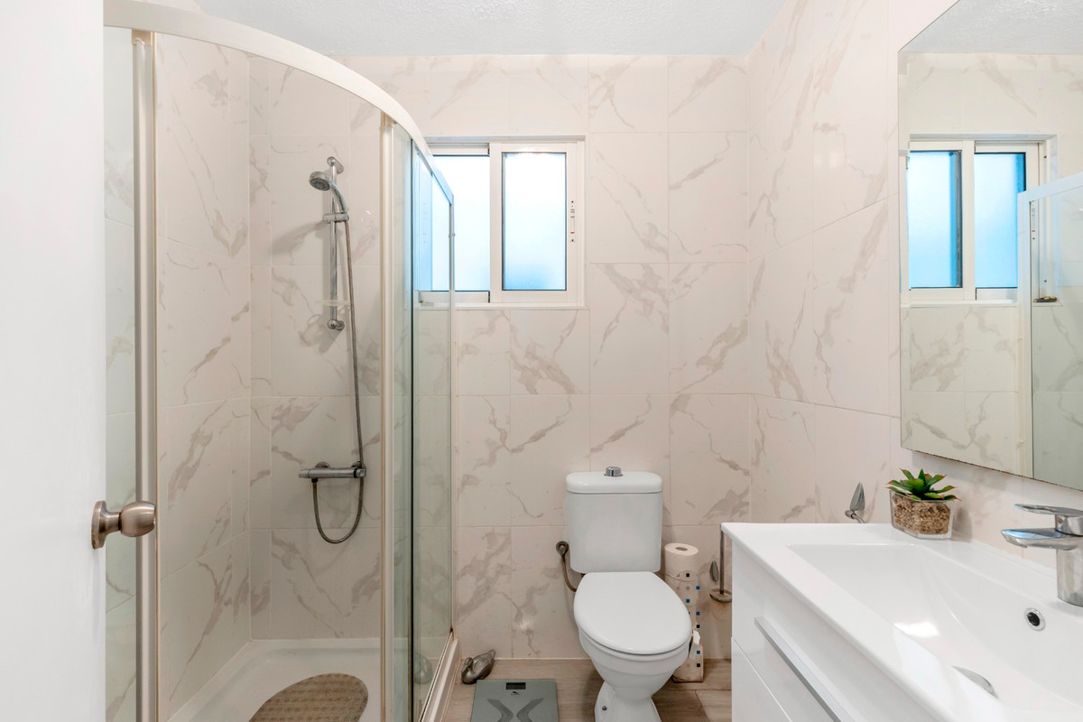 Se vende Apartamento Planta Media de 2 dormitorios en Costa Blanca, Alicante, España