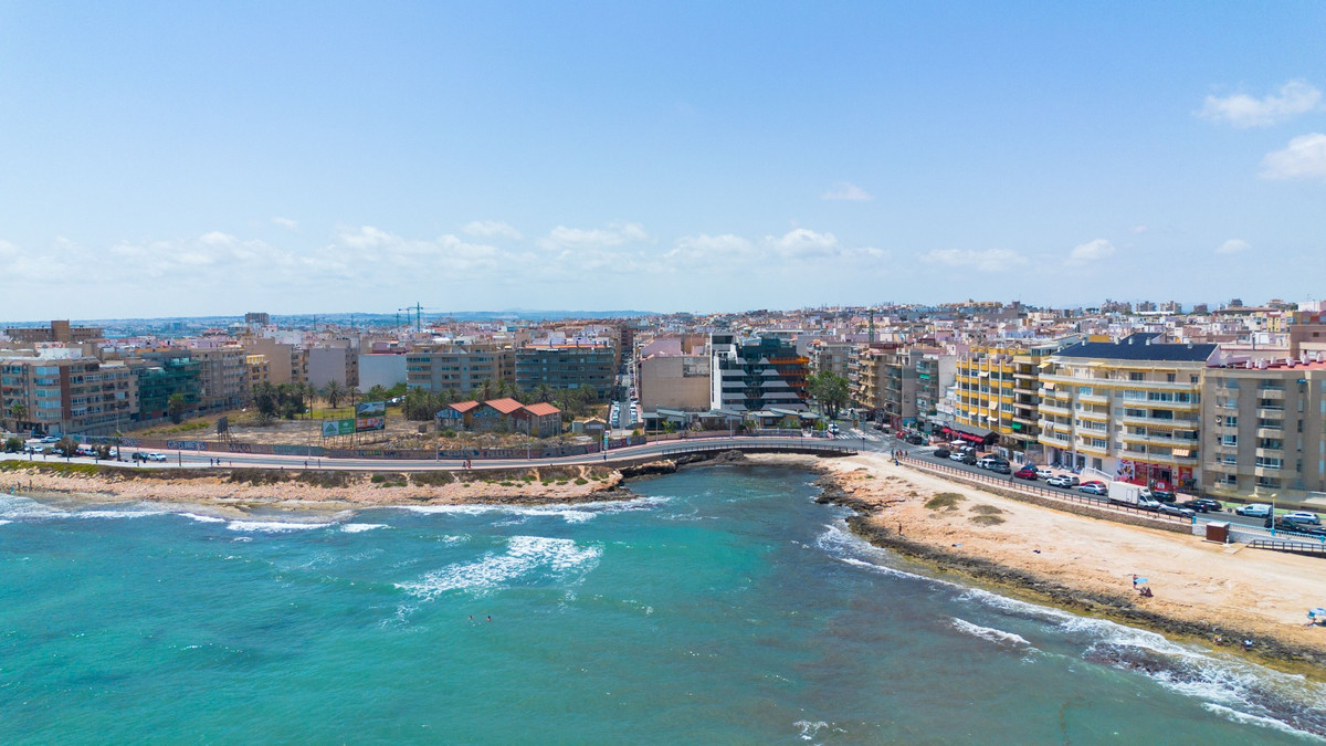 Se vende Apartamento Planta Media de 2 dormitorios en Costa Blanca, Alicante, España