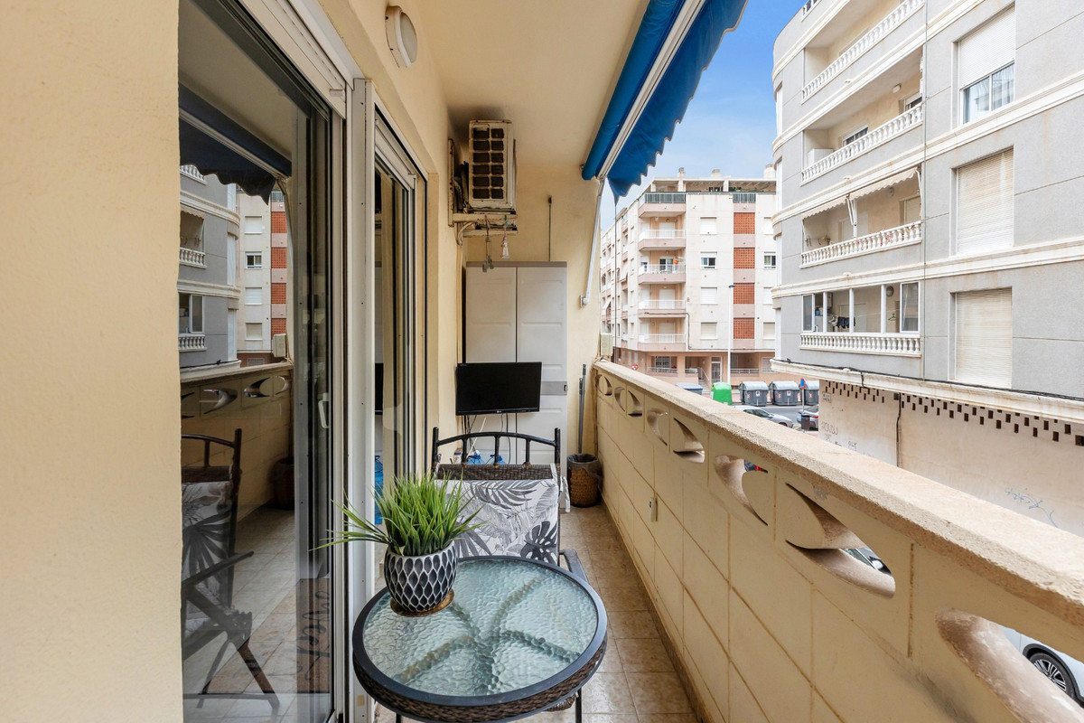 Se vende Apartamento Planta Media de 2 dormitorios en Costa Blanca, Alicante, España
