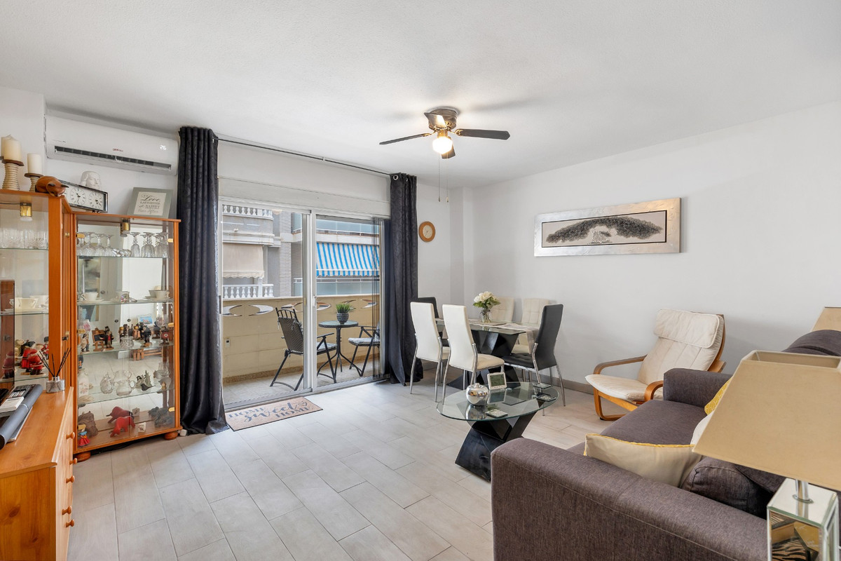 Se vende Apartamento Planta Media de 2 dormitorios en Costa Blanca, Alicante, España