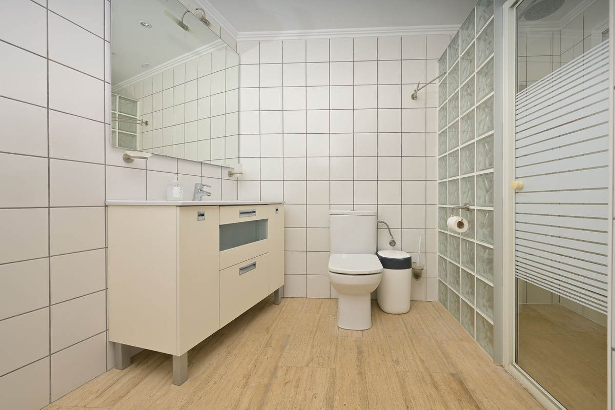Se vende Adosada de 5 dormitorios en Costa Del Sol East, Málaga, España