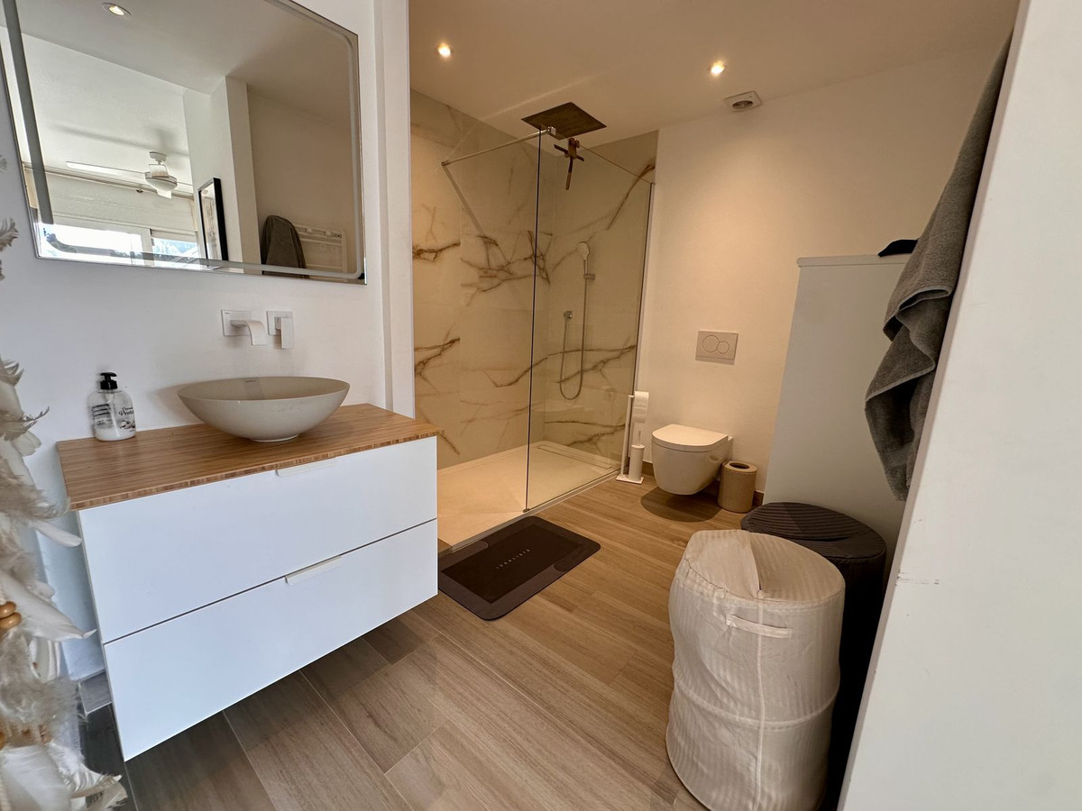 3 Bed Apartment for sale in Benahavís Costa Del Sol, Málaga, Spain