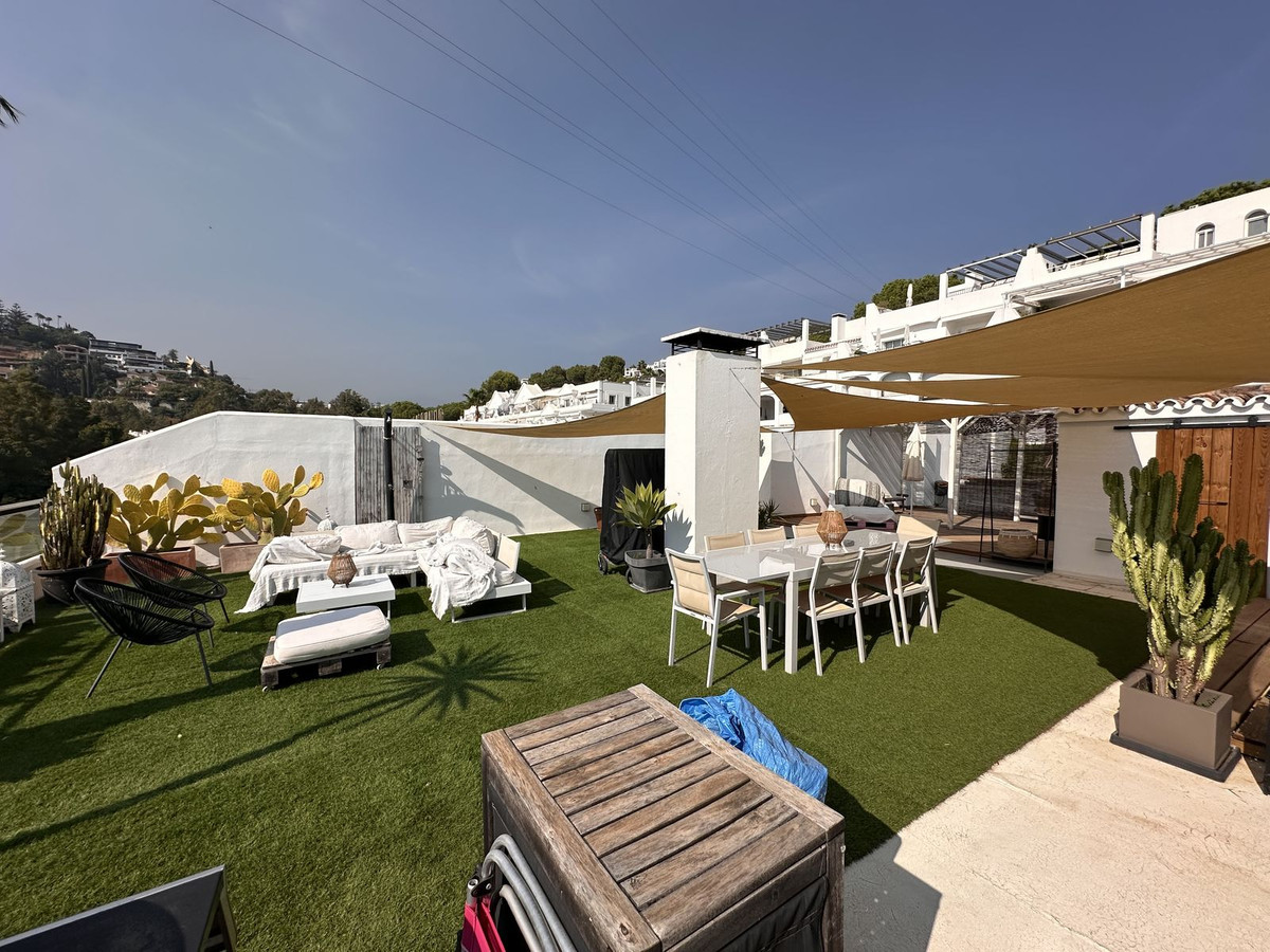 3 Bed Apartment for sale in Benahavís Costa Del Sol, Málaga, Spain