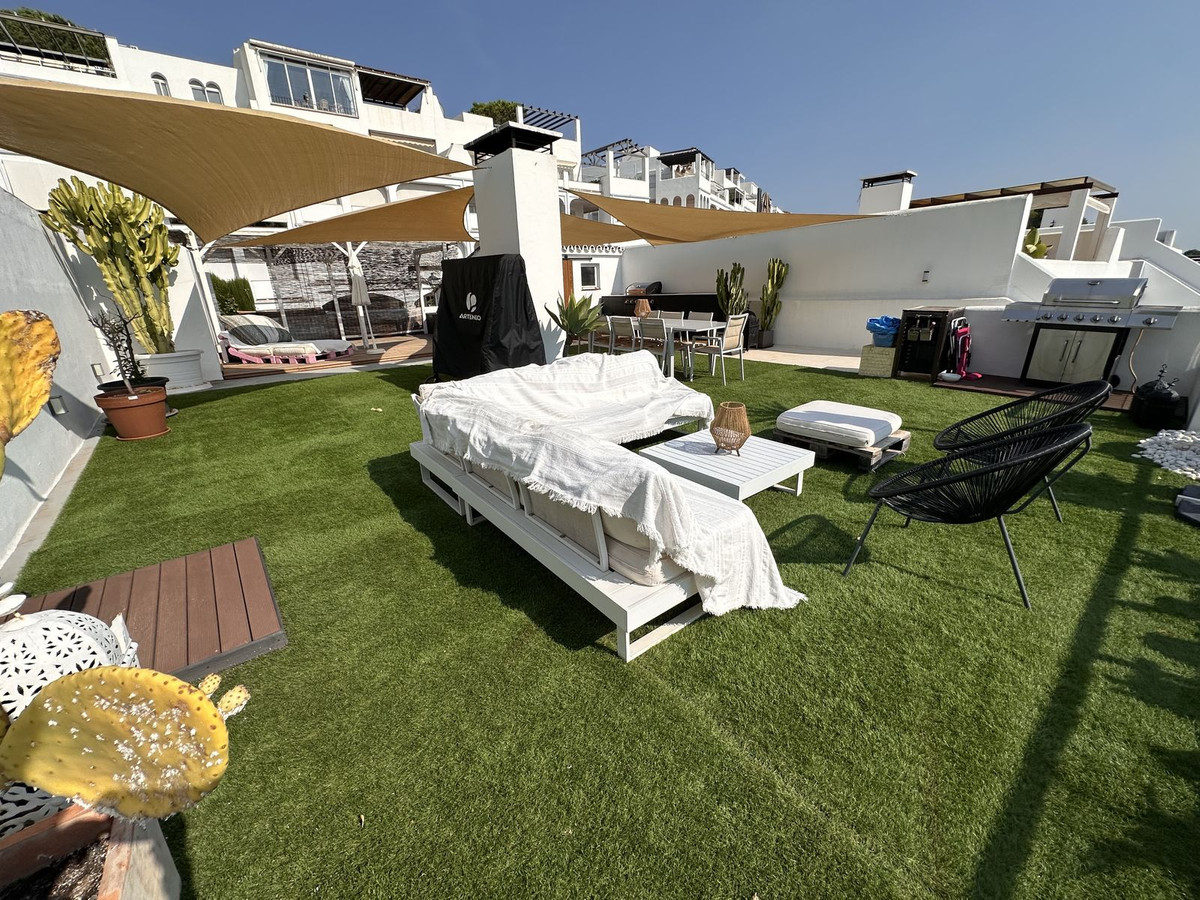 3 Bed Apartment for sale in Benahavís Costa Del Sol, Málaga, Spain