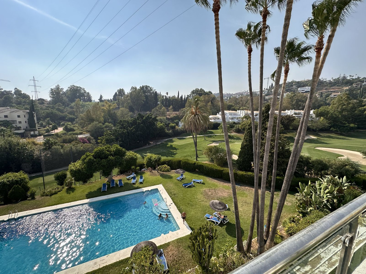 3 Bed Apartment for sale in Benahavís Costa Del Sol, Málaga, Spain