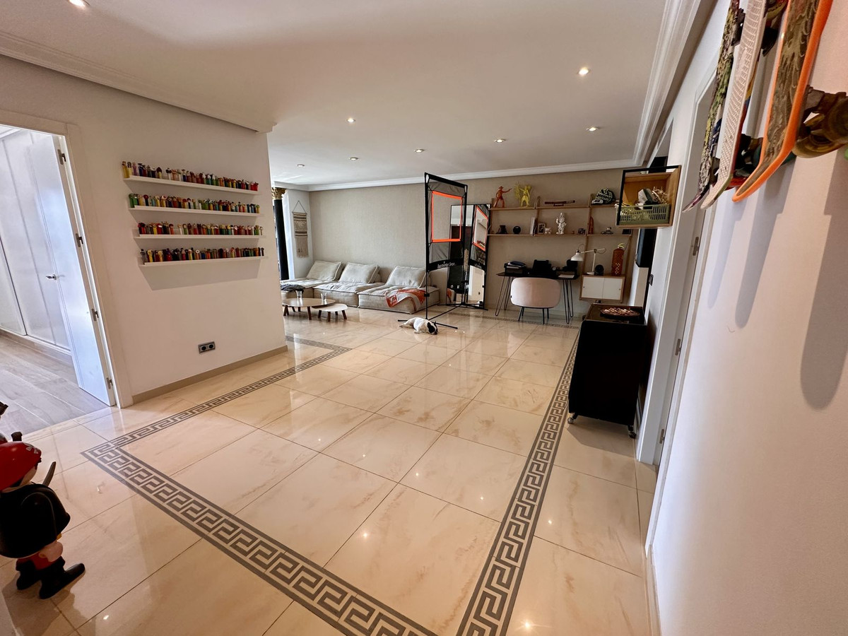 3 Bed Apartment for sale in Benahavís Costa Del Sol, Málaga, Spain