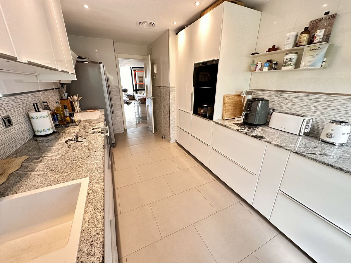 3 Bed Apartment for sale in Benahavís Costa Del Sol, Málaga, Spain