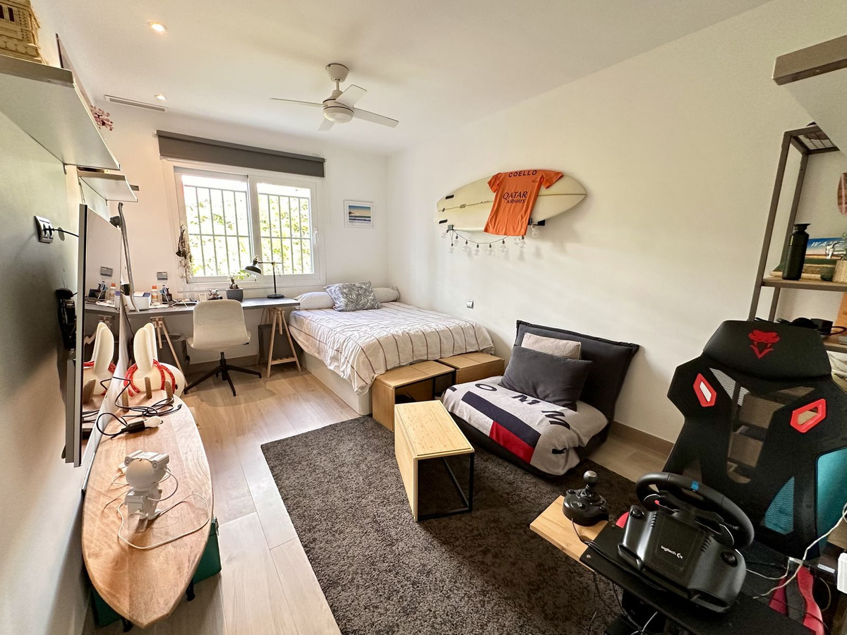 3 Bed Apartment for sale in Benahavís Costa Del Sol, Málaga, Spain