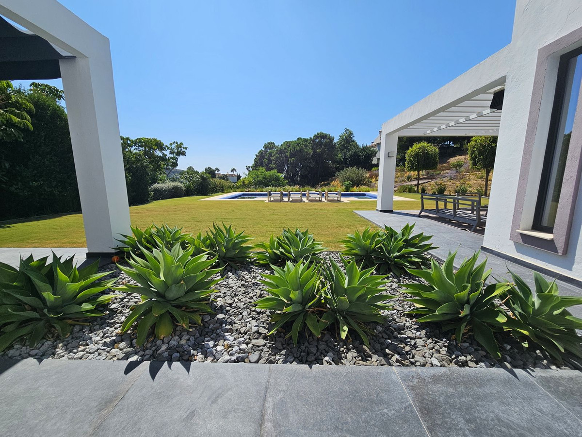 4 Bed Townhouse for sale in Benahavís Costa Del Sol, Málaga, Spain