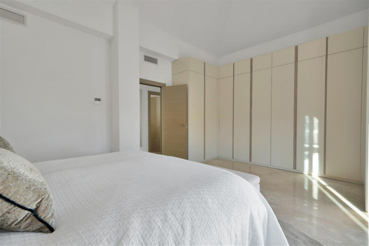4 Bed Townhouse for sale in Benahavís Costa Del Sol, Málaga, Spain