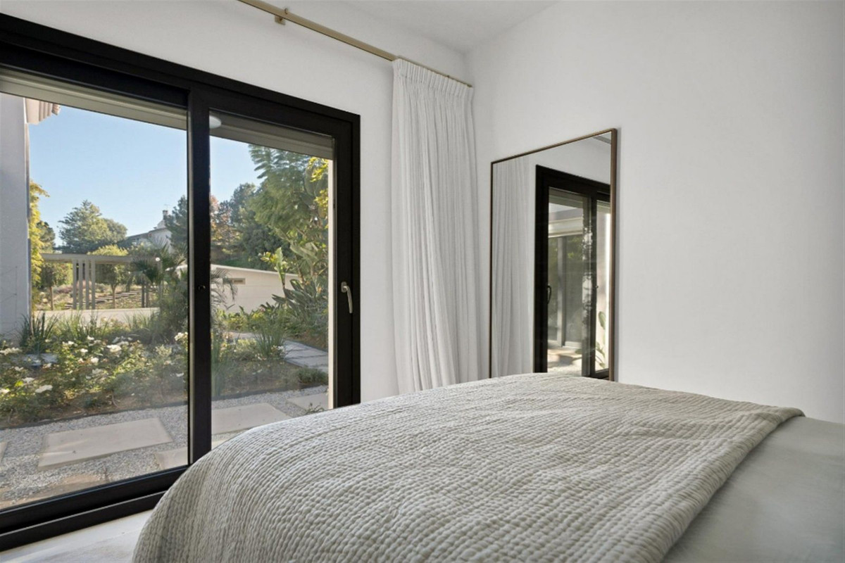 4 Bed Townhouse for sale in Benahavís Costa Del Sol, Málaga, Spain