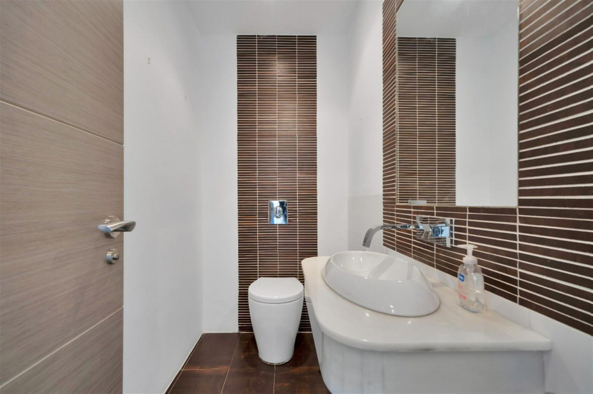 4 Bed Townhouse for sale in Benahavís Costa Del Sol, Málaga, Spain