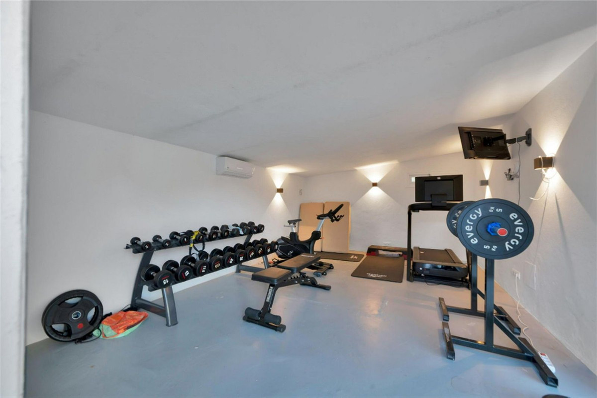 4 Bed Townhouse for sale in Benahavís Costa Del Sol, Málaga, Spain