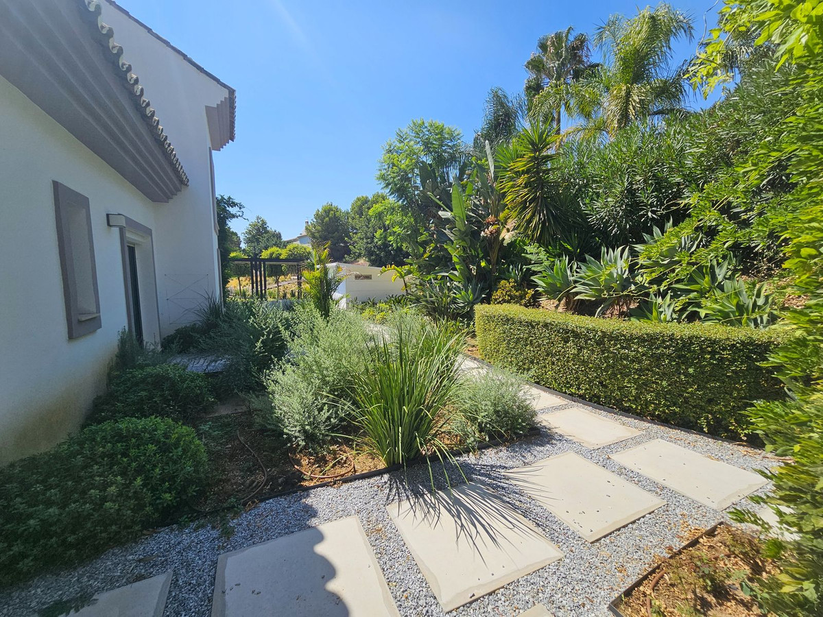 4 Bed Townhouse for sale in Benahavís Costa Del Sol, Málaga, Spain