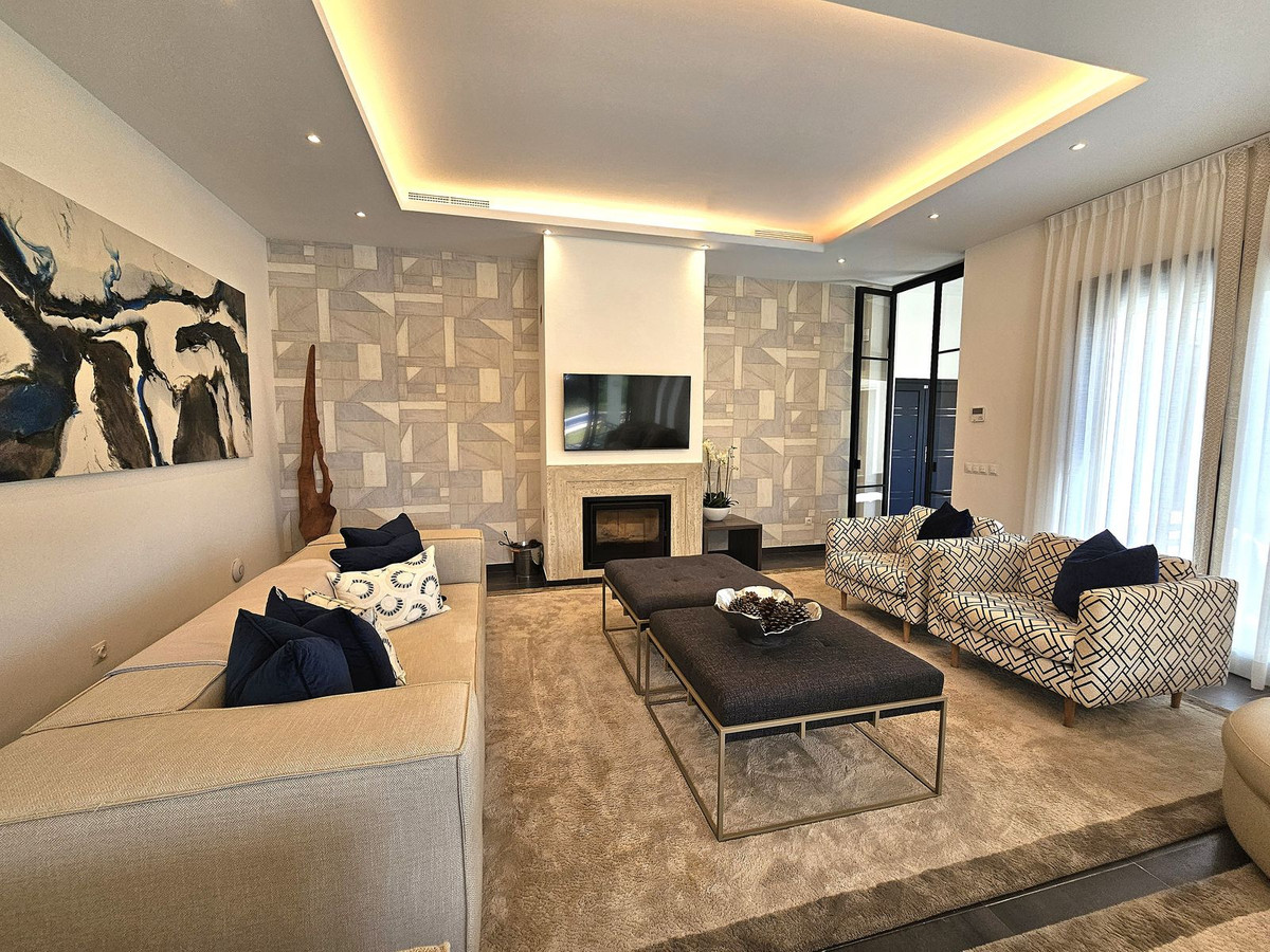 4 Bed Townhouse for sale in Benahavís Costa Del Sol, Málaga, Spain