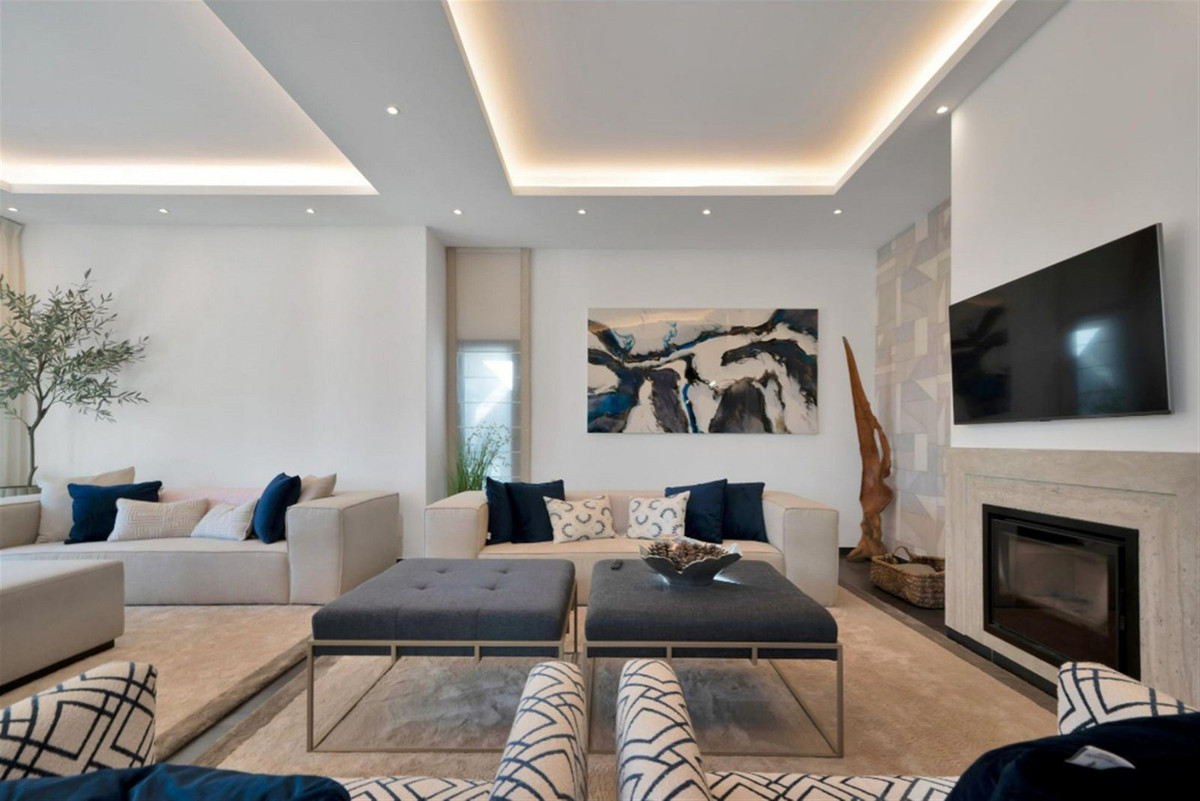 4 Bed Townhouse for sale in Benahavís Costa Del Sol, Málaga, Spain