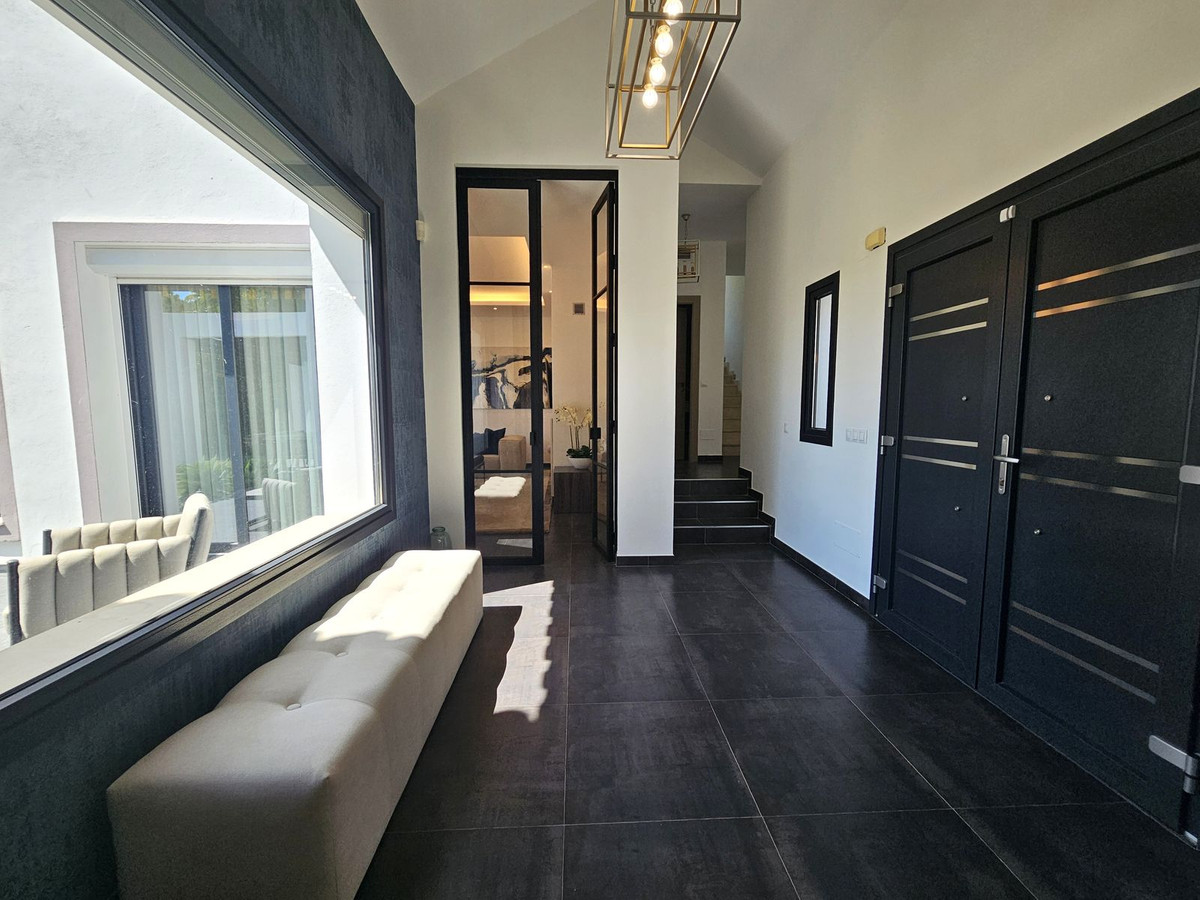 4 Bed Townhouse for sale in Benahavís Costa Del Sol, Málaga, Spain