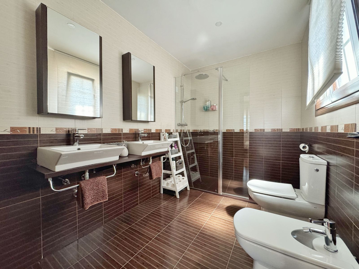 3 Bed Townhouse for sale in Sierrezuela Costa Del Sol, Málaga, Spain