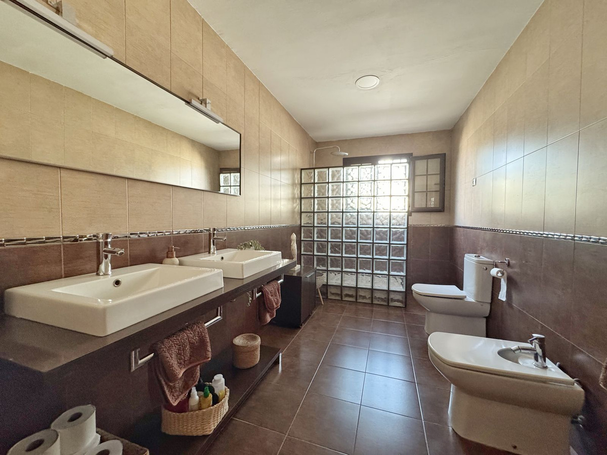 3 Bed Townhouse for sale in Sierrezuela Costa Del Sol, Málaga, Spain