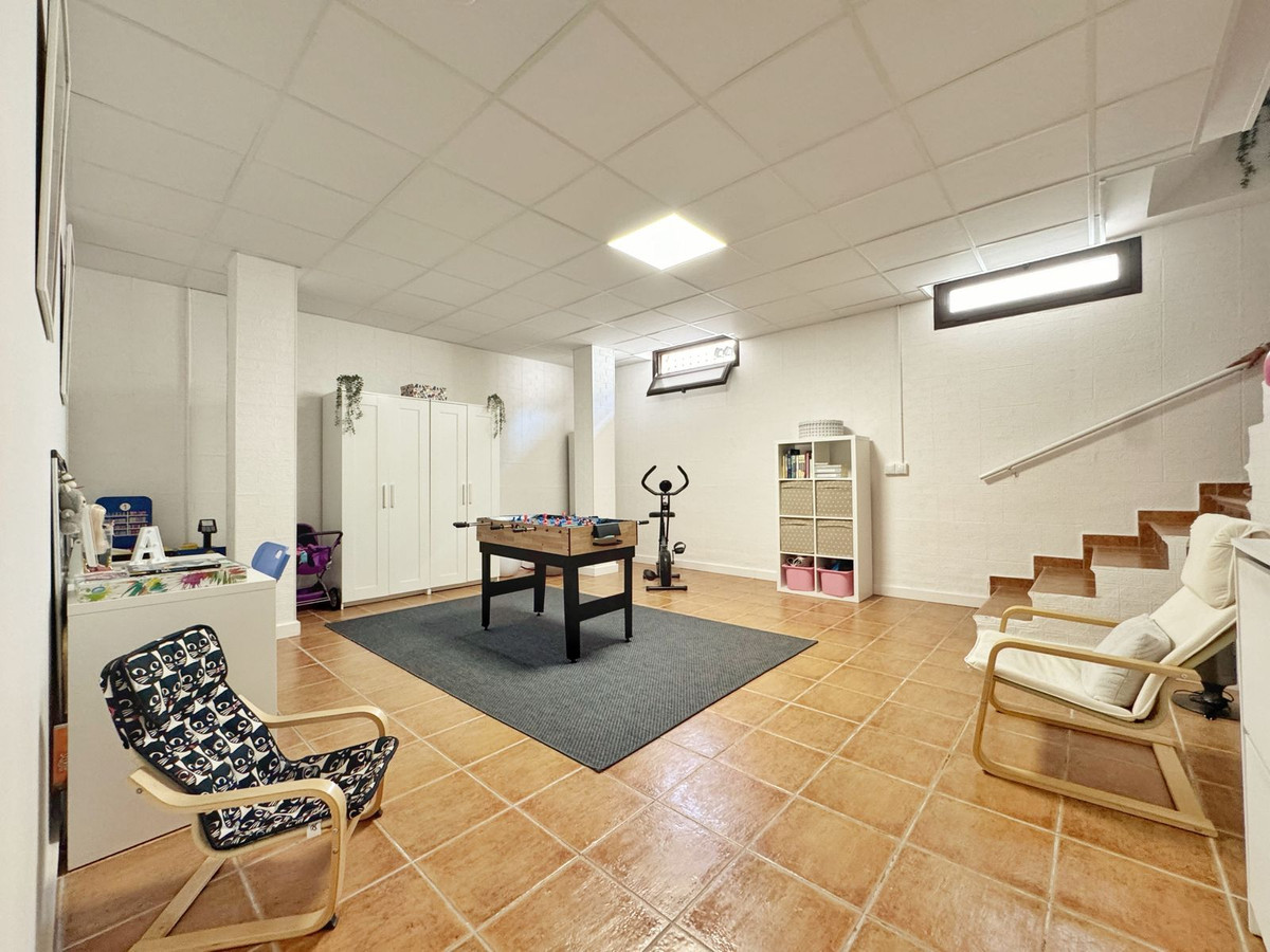 3 Bed Townhouse for sale in Sierrezuela Costa Del Sol, Málaga, Spain