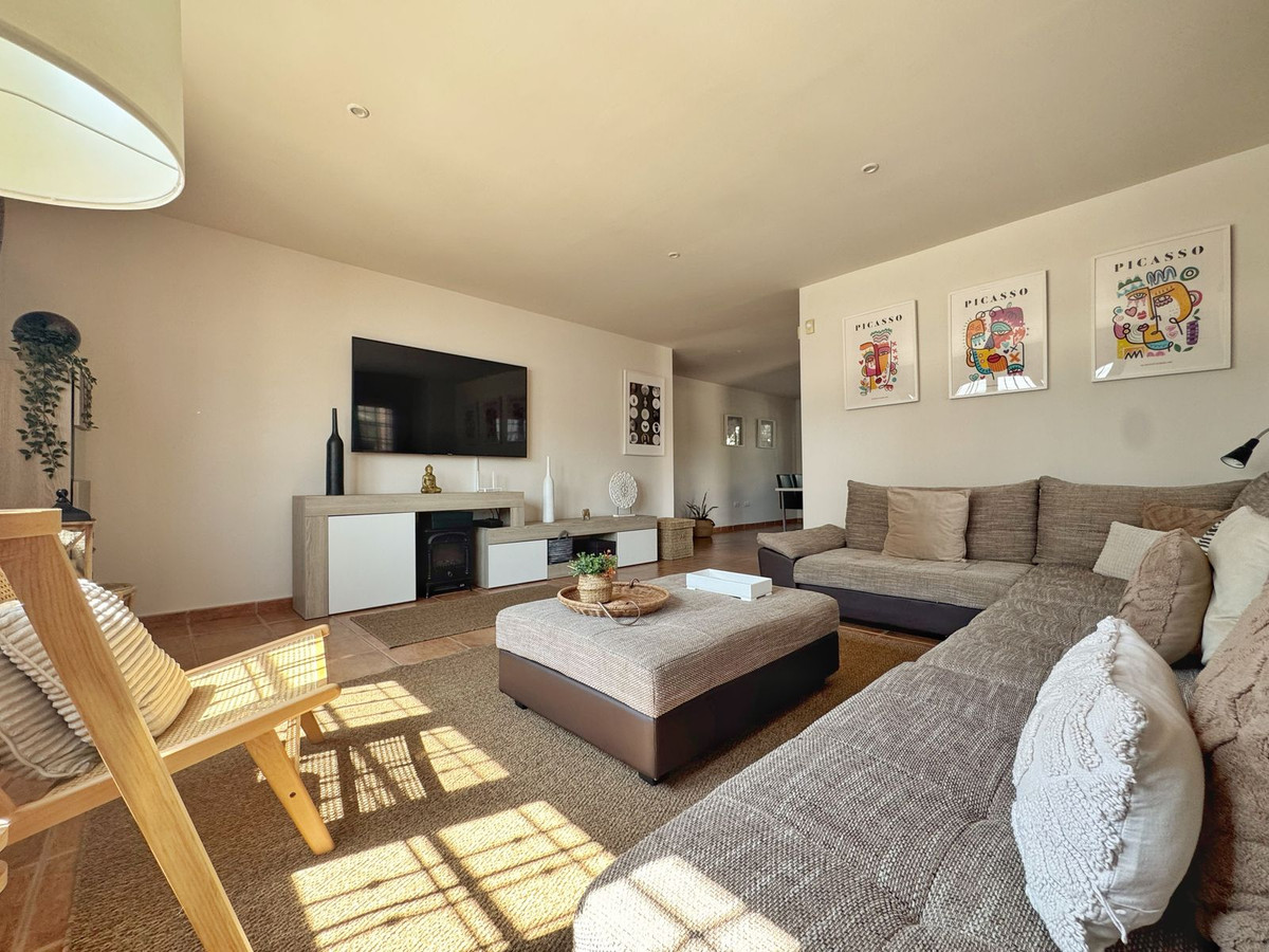 3 Bed Townhouse for sale in Sierrezuela Costa Del Sol, Málaga, Spain