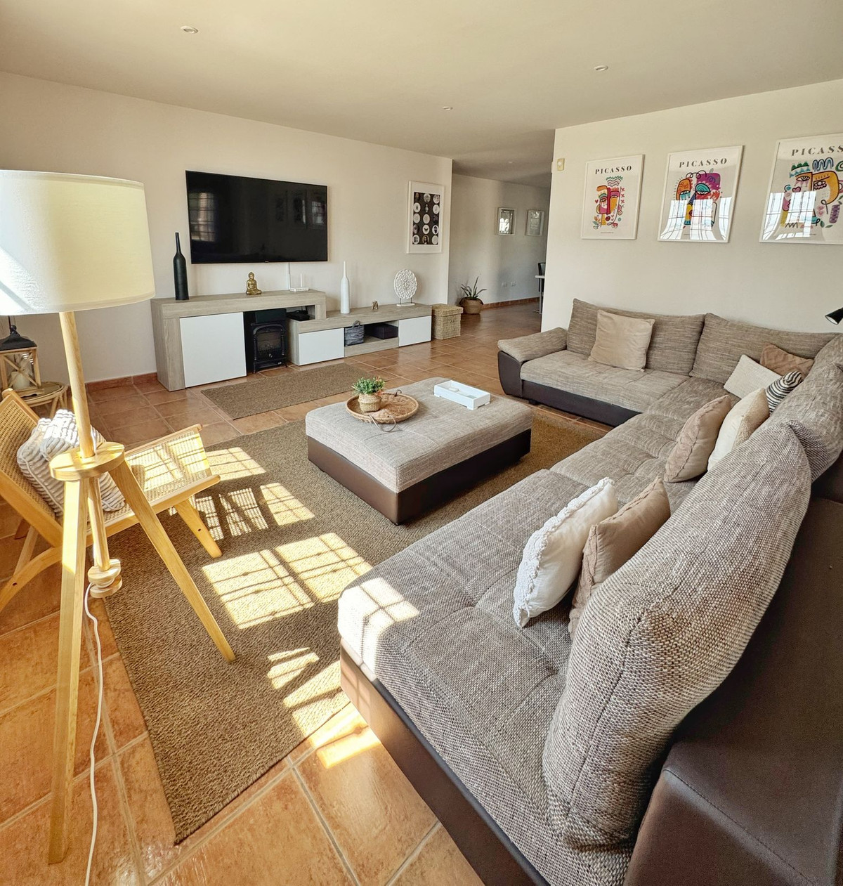 3 Bed Townhouse for sale in Sierrezuela Costa Del Sol, Málaga, Spain