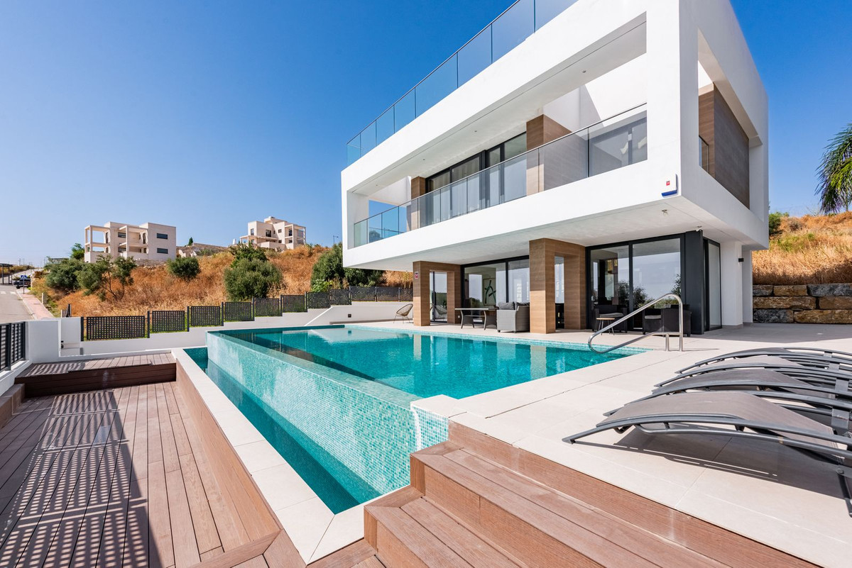 3 Bed Townhouse for sale in Estepona Costa Del Sol, Málaga, Spain
