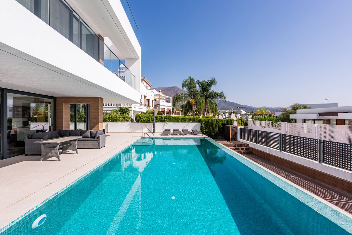 3 Bed Townhouse for sale in Estepona Costa Del Sol, Málaga, Spain