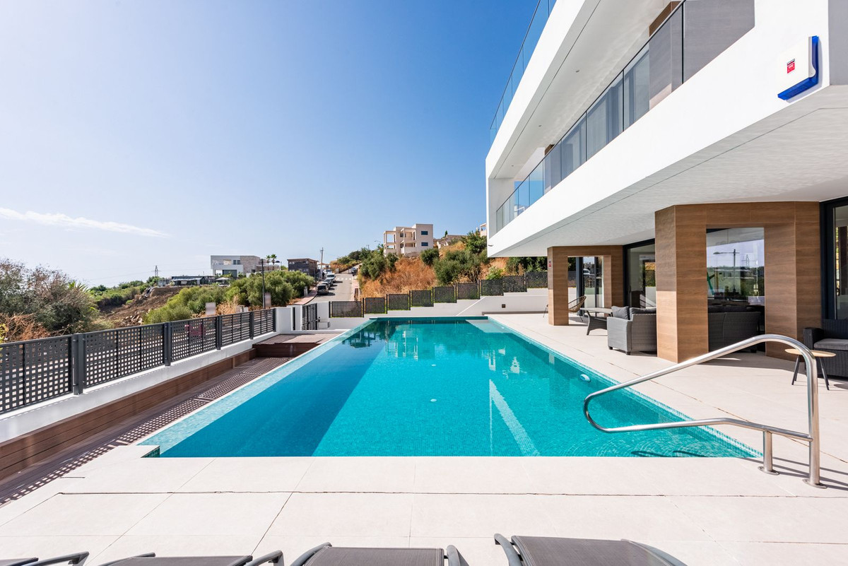 3 Bed Townhouse for sale in Estepona Costa Del Sol, Málaga, Spain