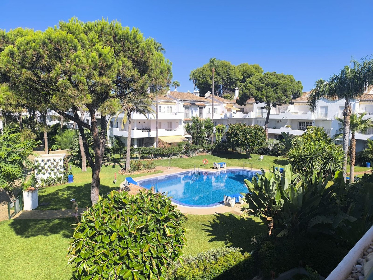 3 Bed Apartment for sale in El Presidente Costa Del Sol, Málaga, Spain