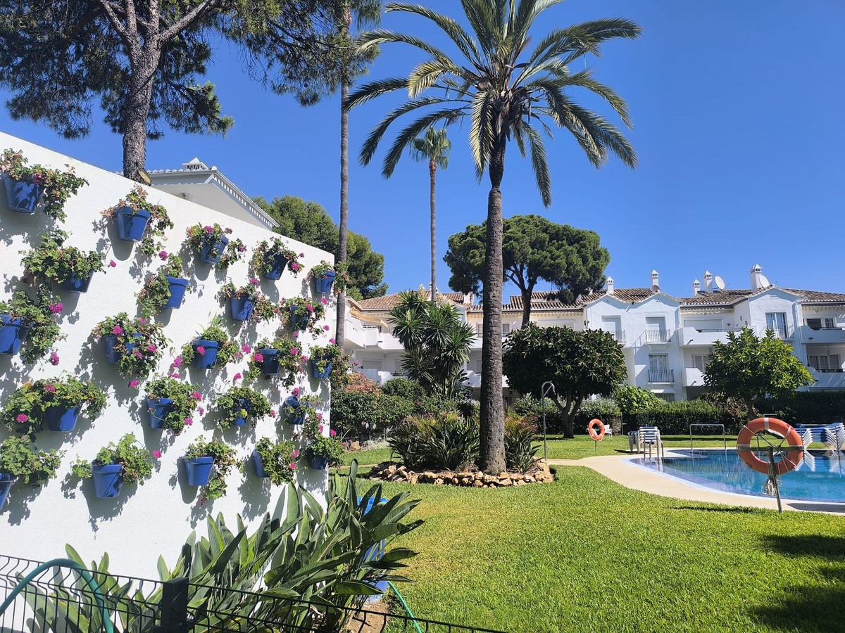 3 Bed Apartment for sale in El Presidente Costa Del Sol, Málaga, Spain