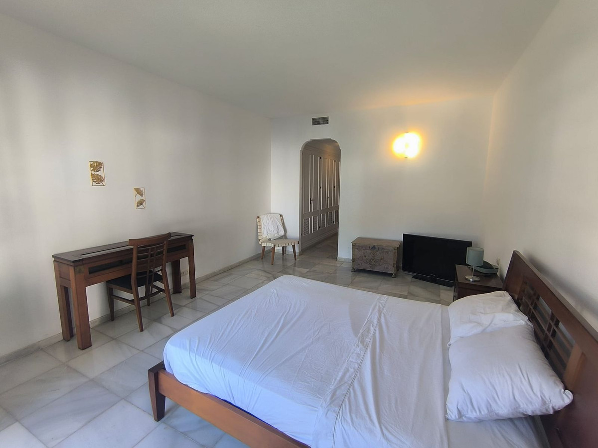 3 Bed Apartment for sale in El Presidente Costa Del Sol, Málaga, Spain