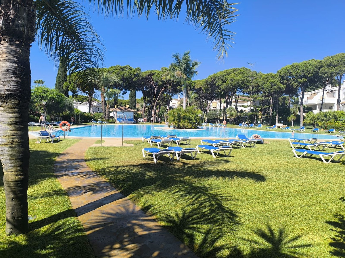 3 Bed Apartment for sale in El Presidente Costa Del Sol, Málaga, Spain