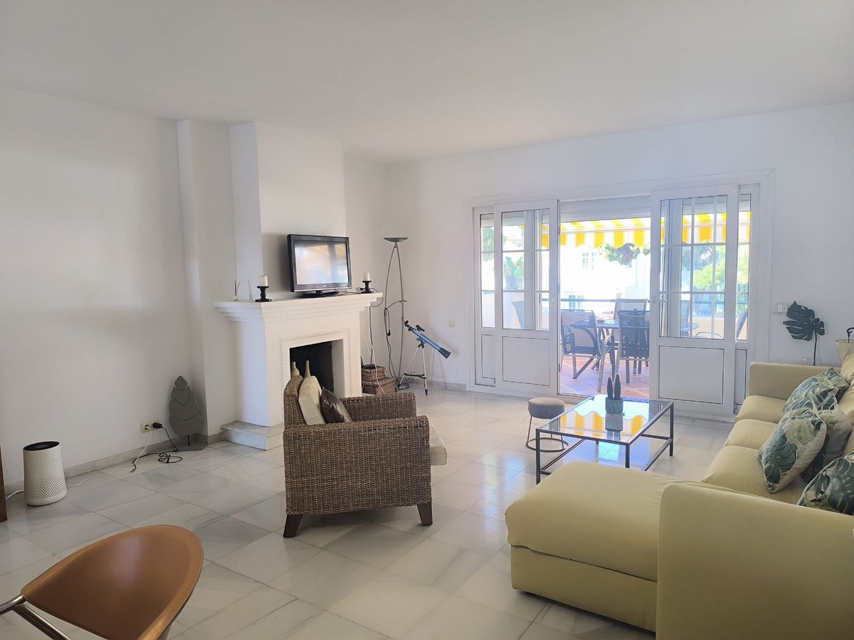 3 Bed Apartment for sale in El Presidente Costa Del Sol, Málaga, Spain