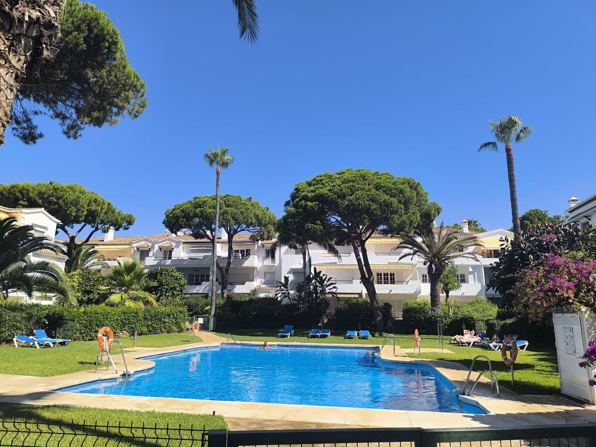 3 Bed Apartment for sale in El Presidente Costa Del Sol, Málaga, Spain