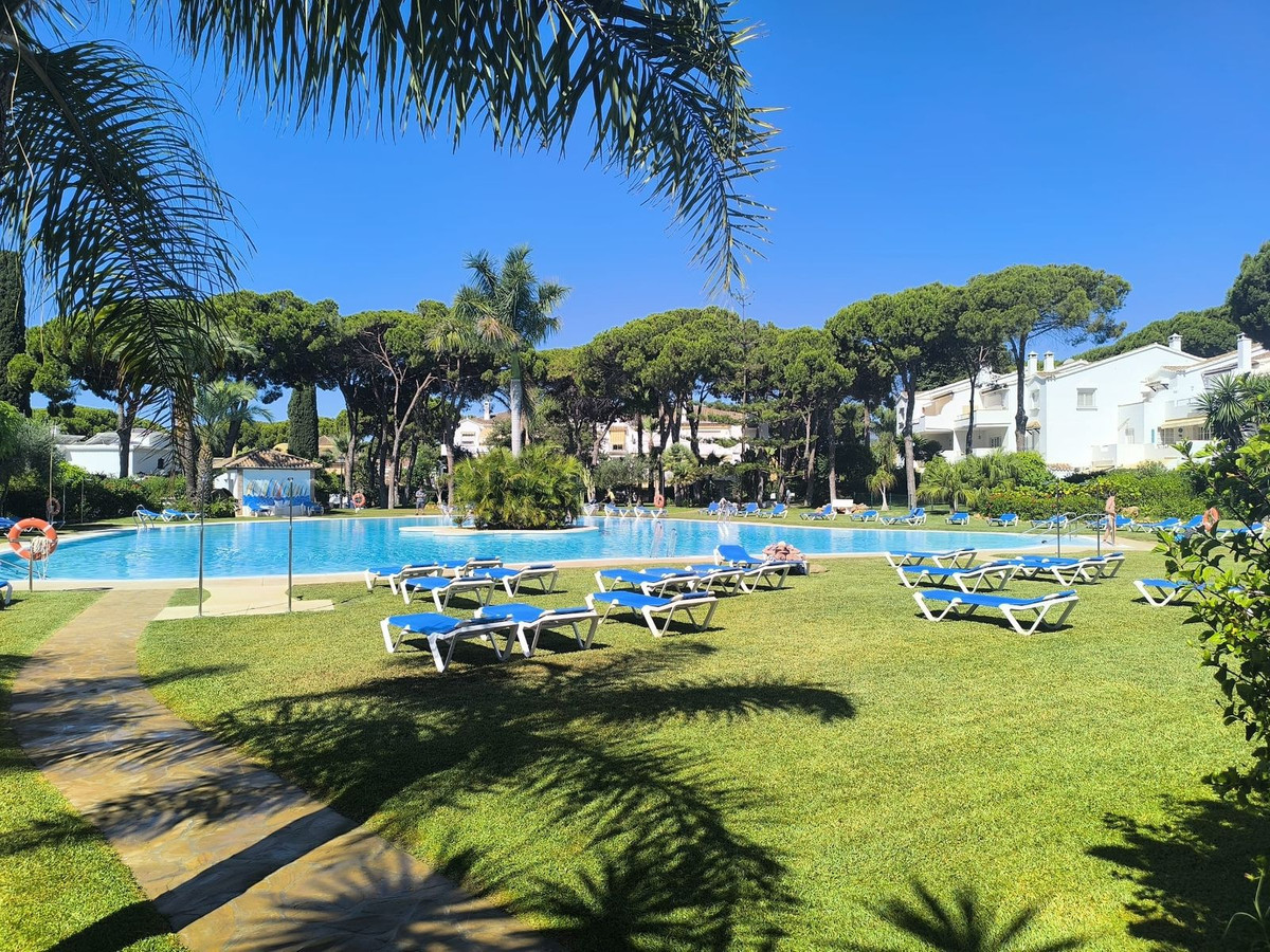 3 Bed Apartment for sale in El Presidente Costa Del Sol, Málaga, Spain