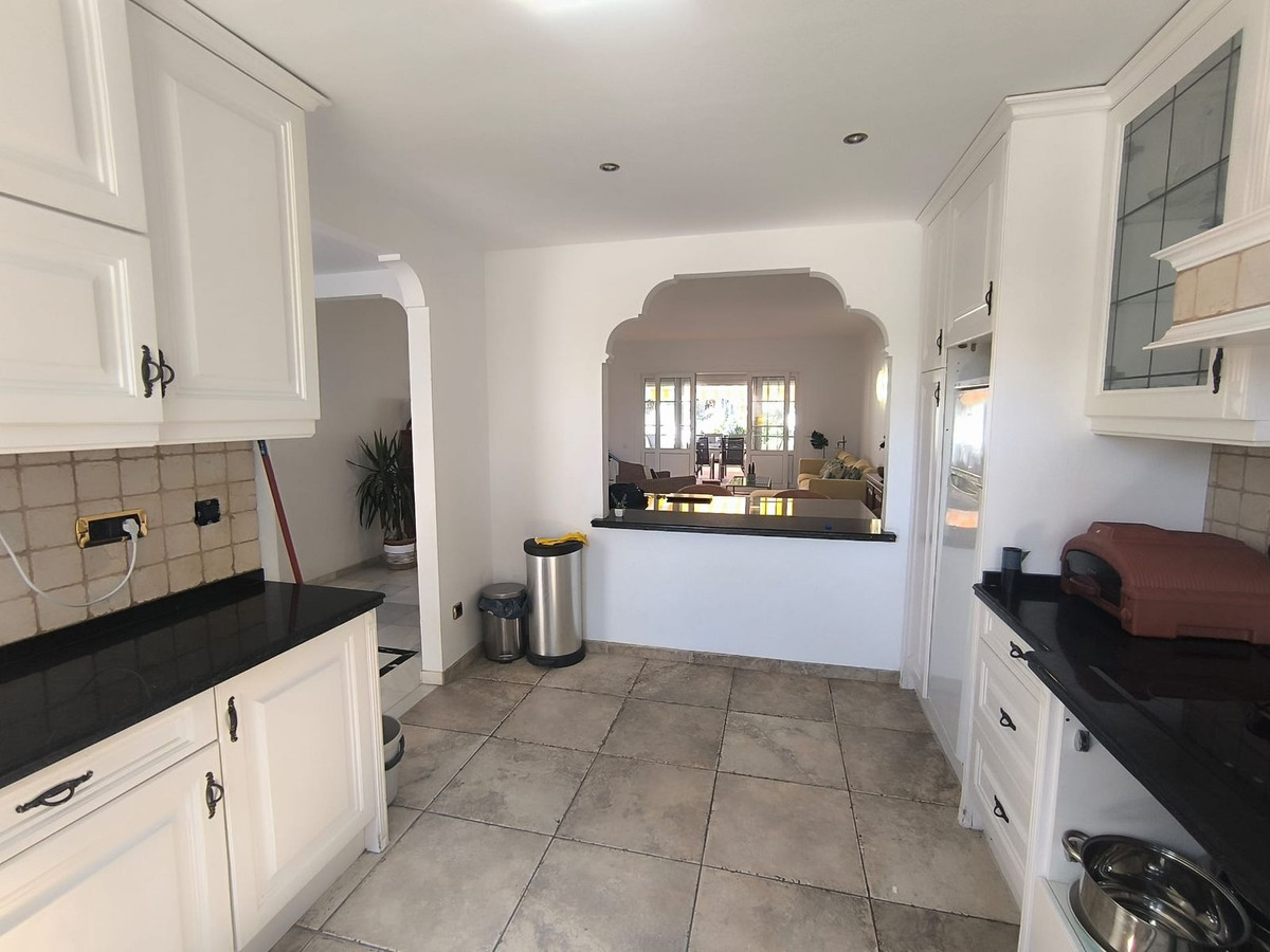 3 Bed Apartment for sale in El Presidente Costa Del Sol, Málaga, Spain