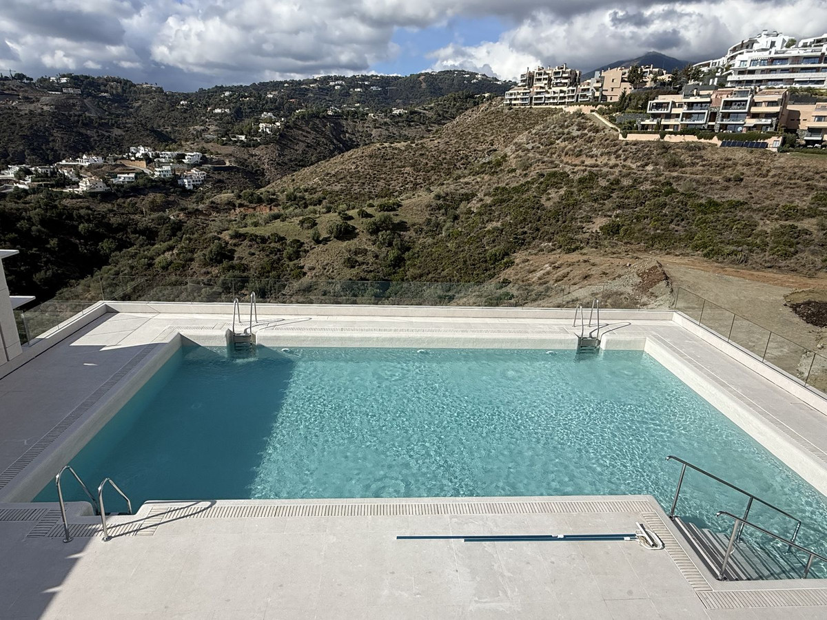 4 Bed Apartment for sale in La Quinta Costa Del Sol, Málaga, Spain