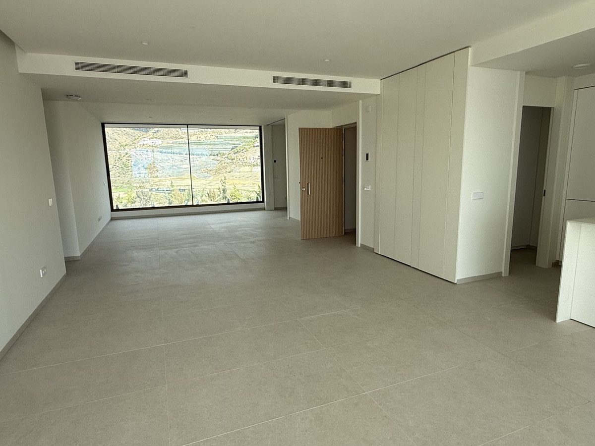 4 Bed Apartment for sale in La Quinta Costa Del Sol, Málaga, Spain