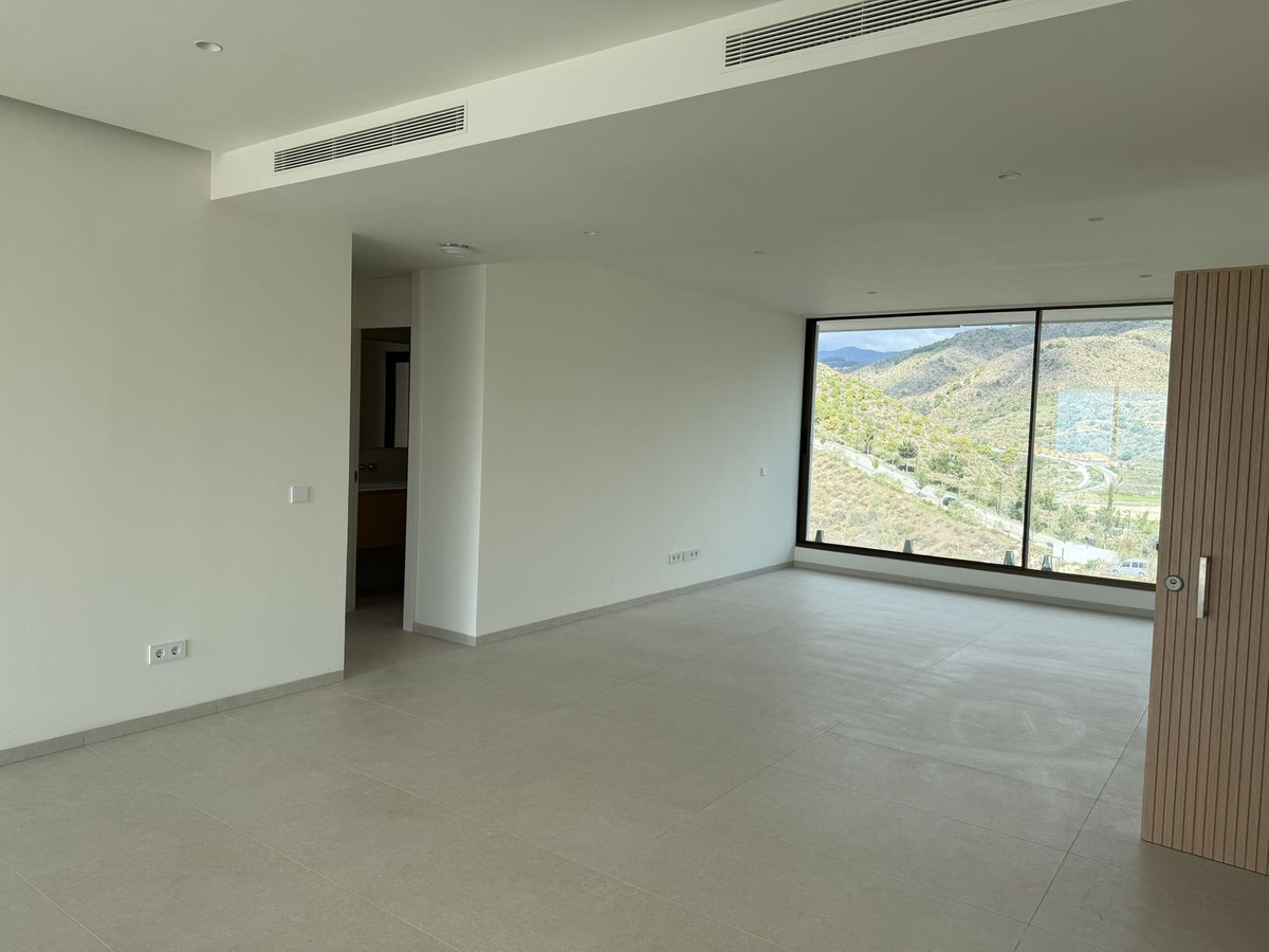 4 Bed Apartment for sale in La Quinta Costa Del Sol, Málaga, Spain