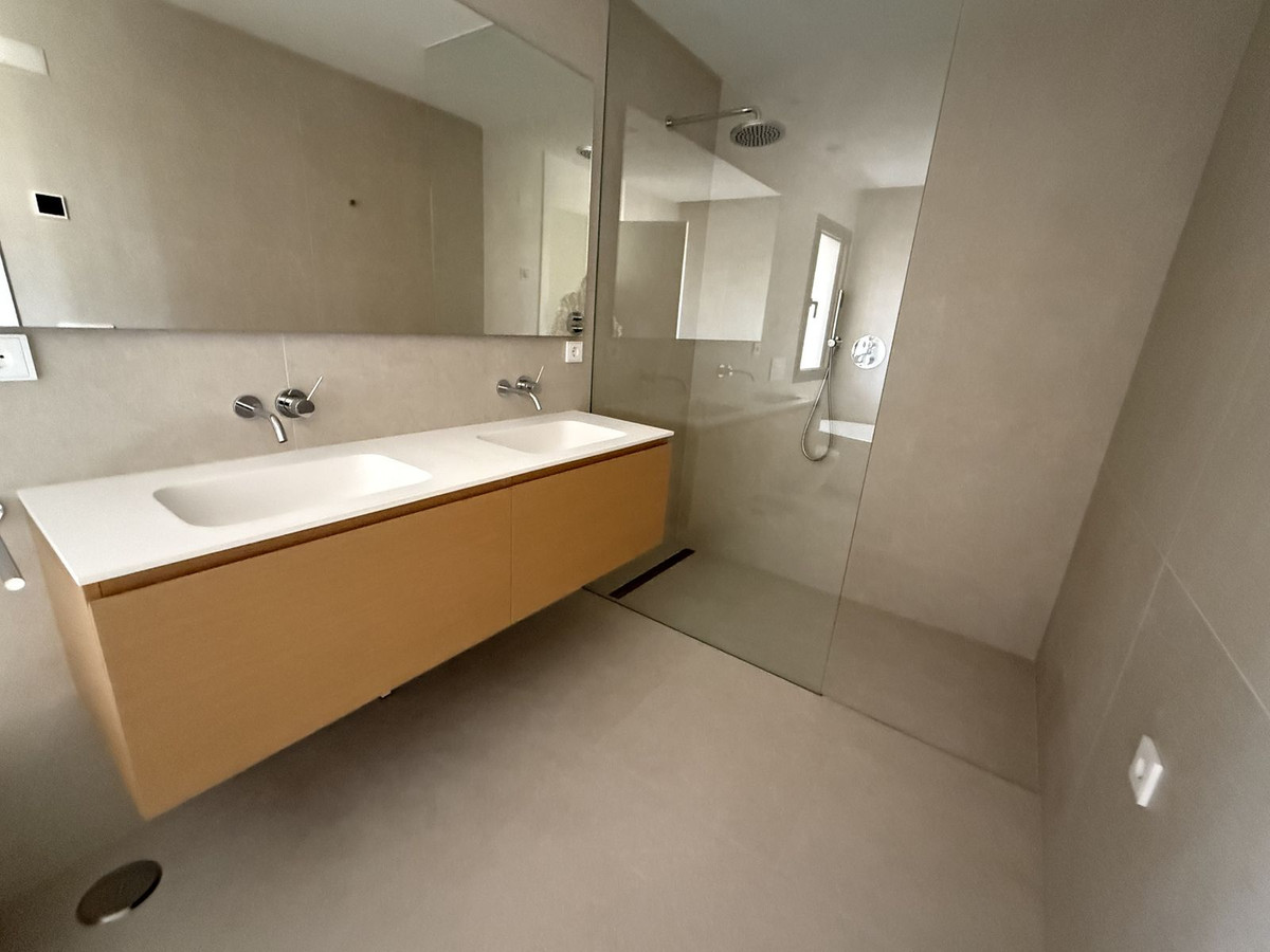 4 Bed Apartment for sale in La Quinta Costa Del Sol, Málaga, Spain