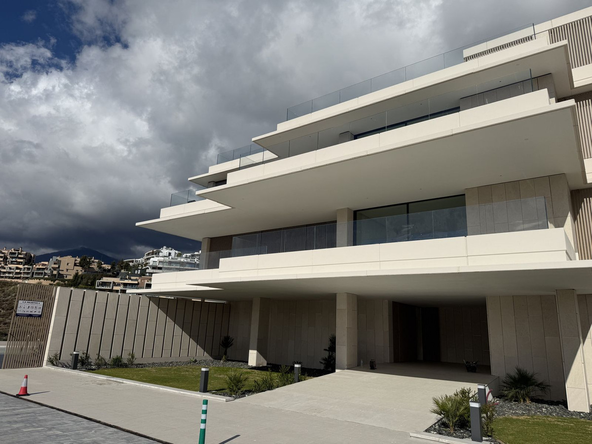 4 Bed Apartment for sale in La Quinta Costa Del Sol, Málaga, Spain