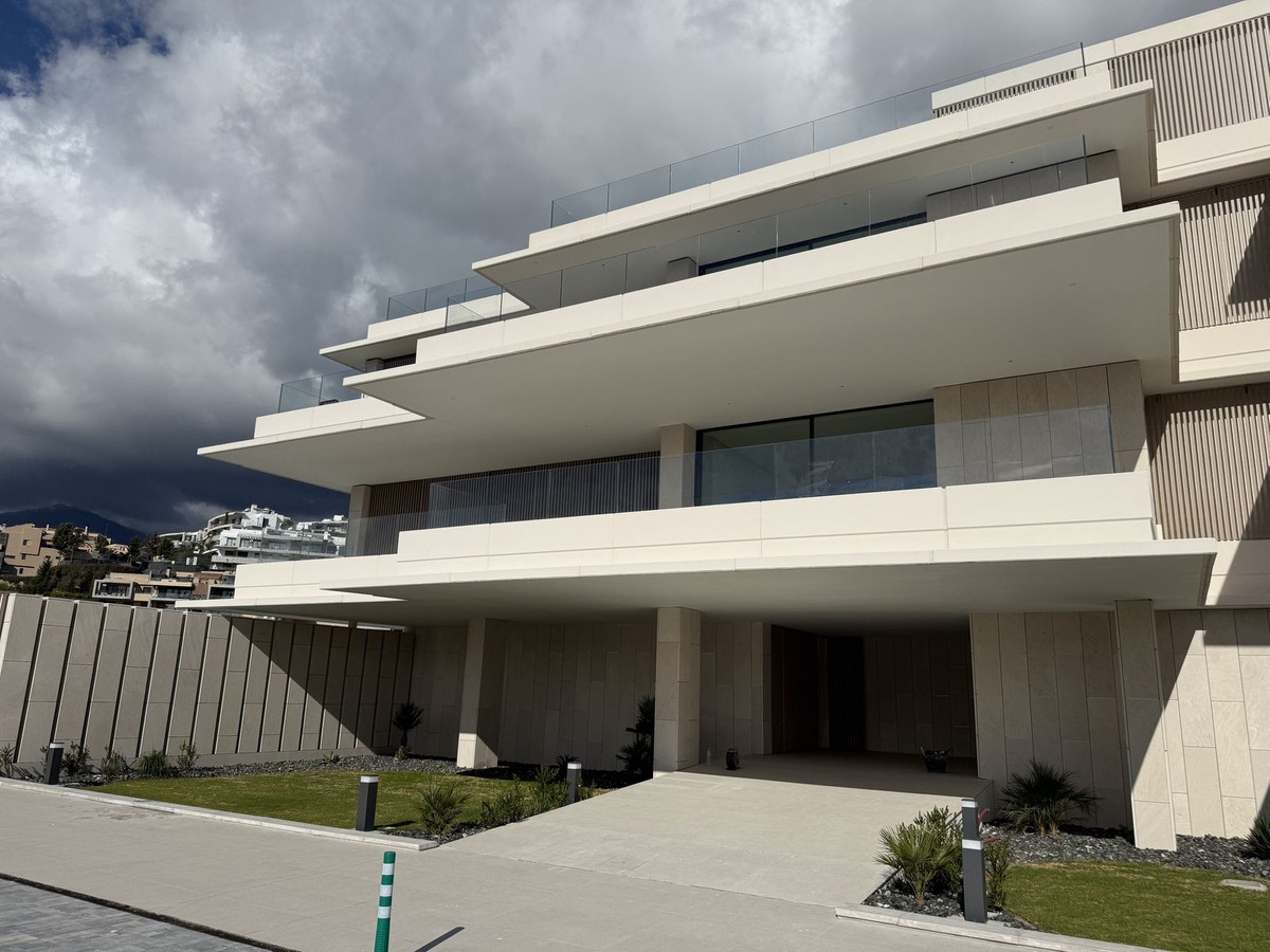 4 Bed Apartment for sale in La Quinta Costa Del Sol, Málaga, Spain